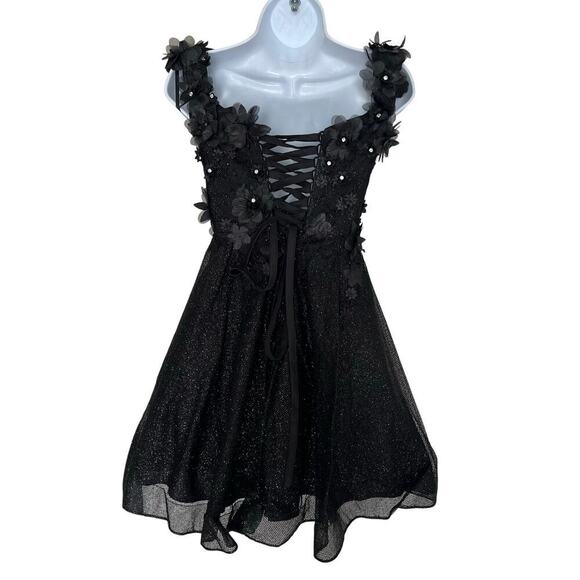 Dancing Queen Women’s Fit & Flare Appliqué Shimmer Prom Dress Black Size XS - Picture 3 of 12